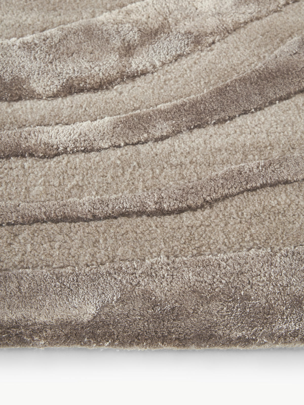 Winola Hand-Tufted High-Low Rug