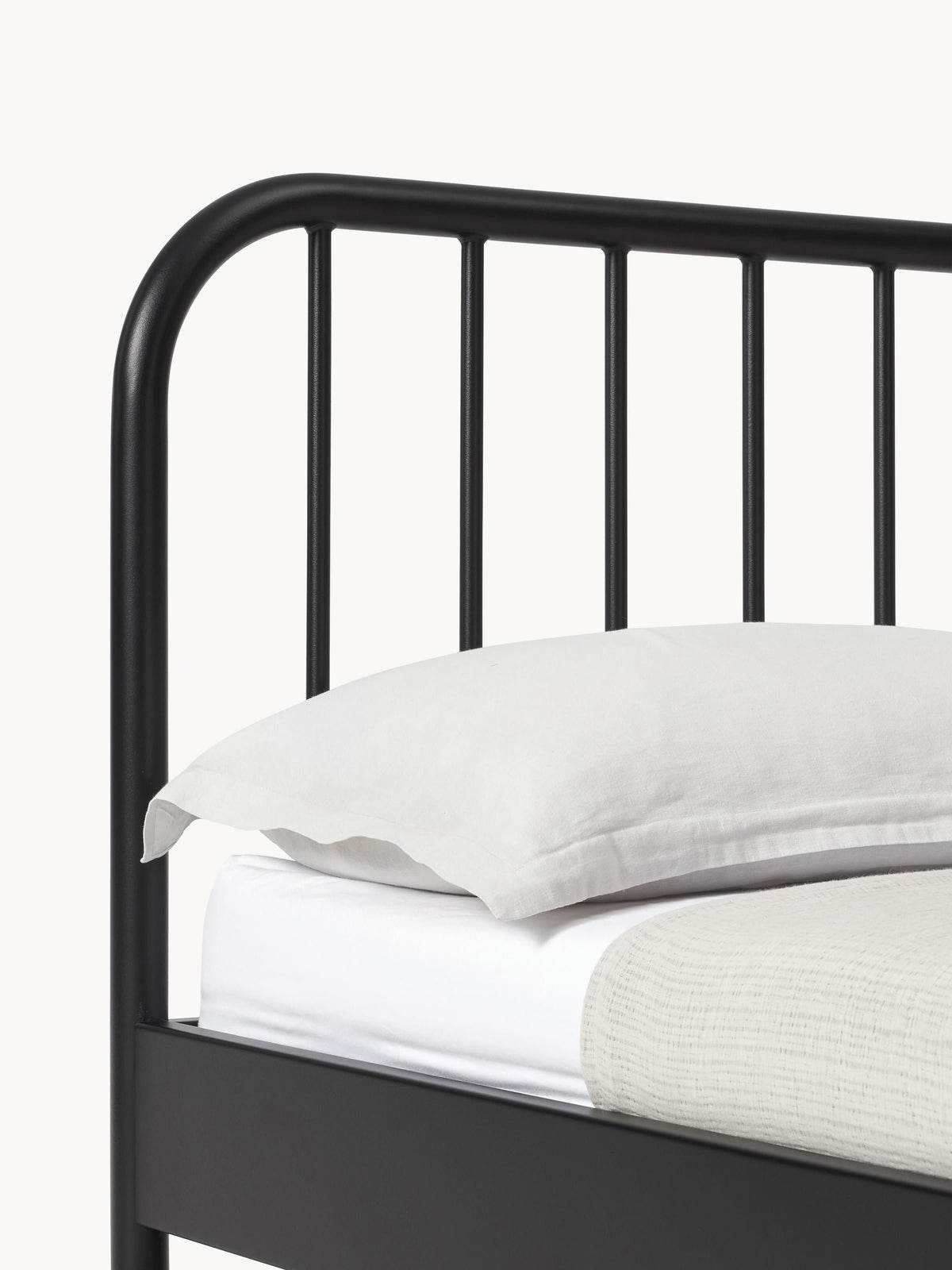 Sanna Metal Bed