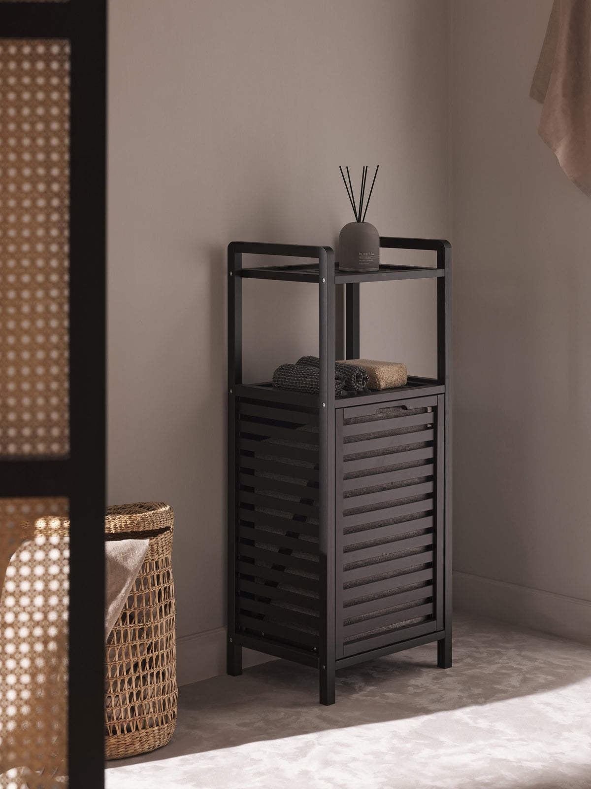 Kit Bathroom Shelf with Laundry Basket