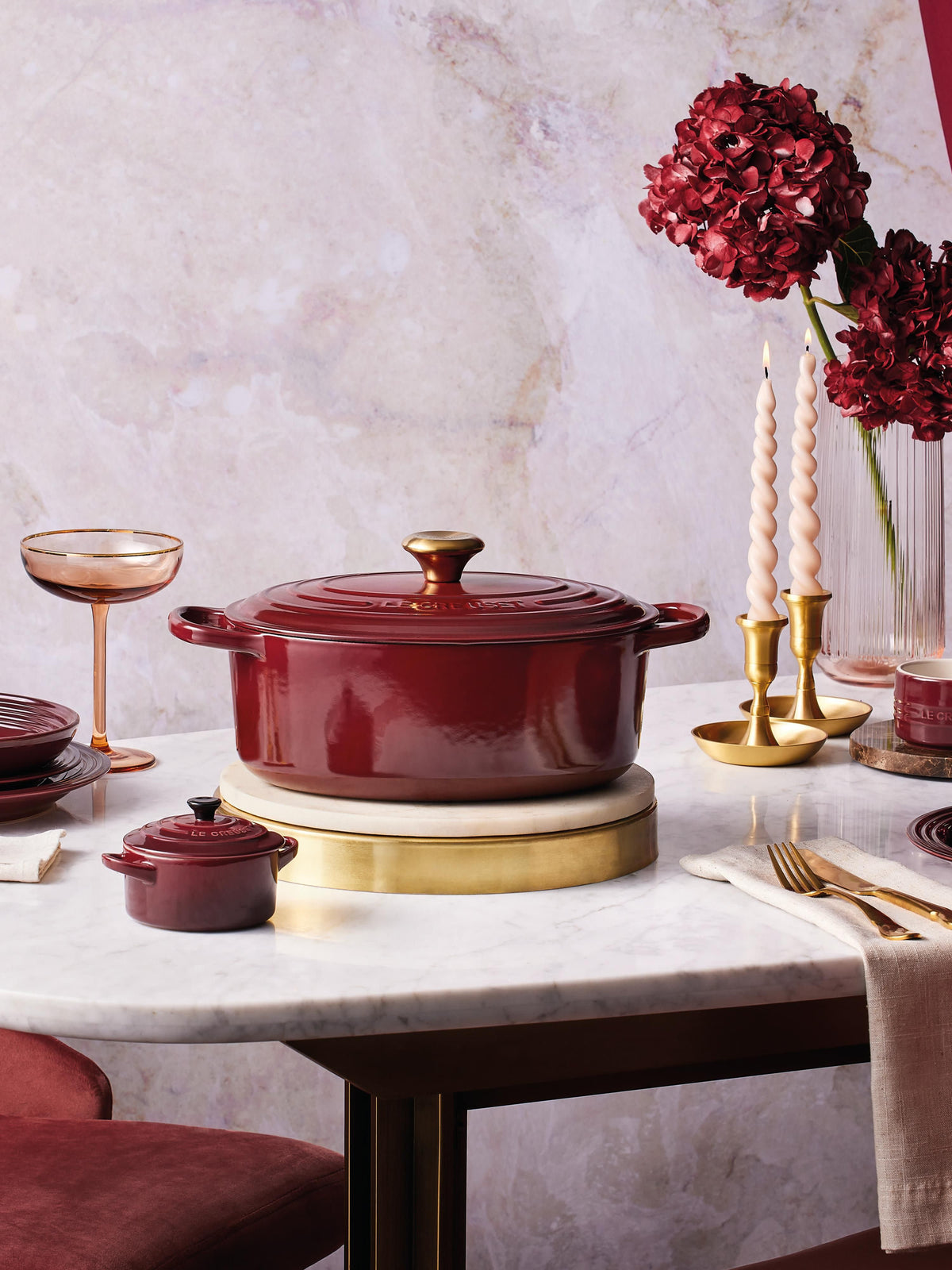 Collection Oval Cast Iron Casserole Signature