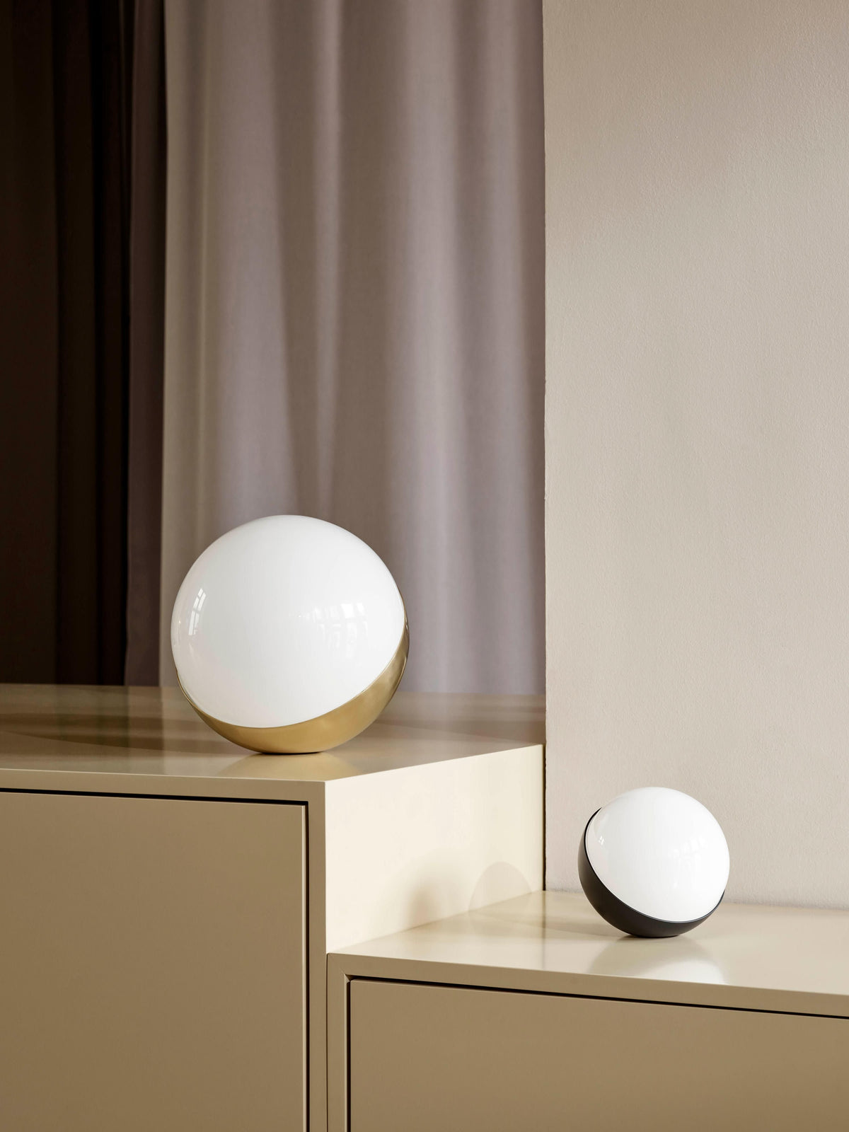 Studio Mouth-Blown Dimmable Table Lamp VL