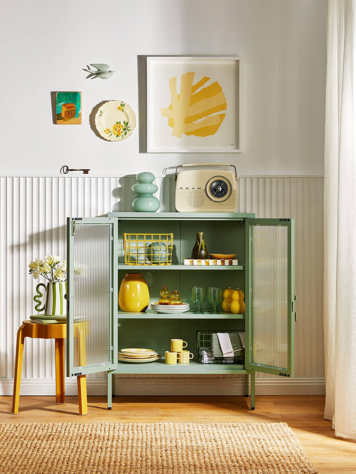Mixer Metal Display Cabinet The with Ribbed Glass