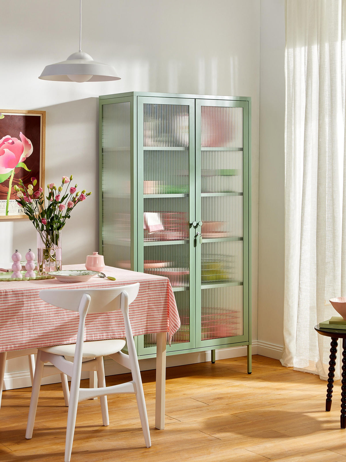 Collector Metal Display Cabinet The with Ribbed Glass
